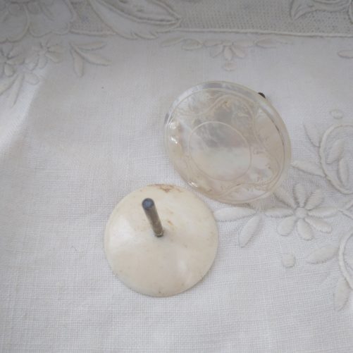 Mother of pearl thread reel, Georgian - Image 2