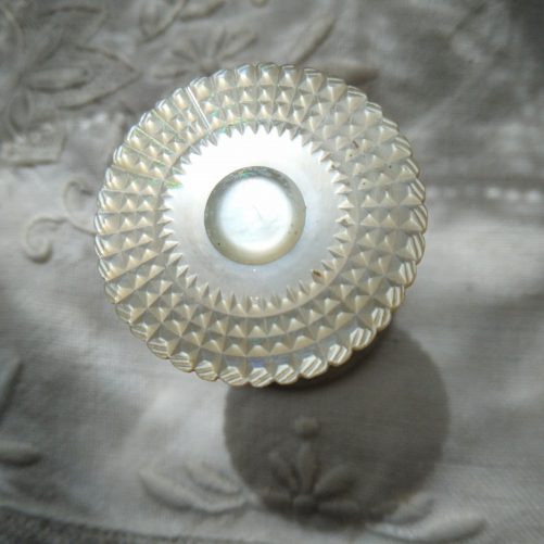 Mother of pearl thread reel, small