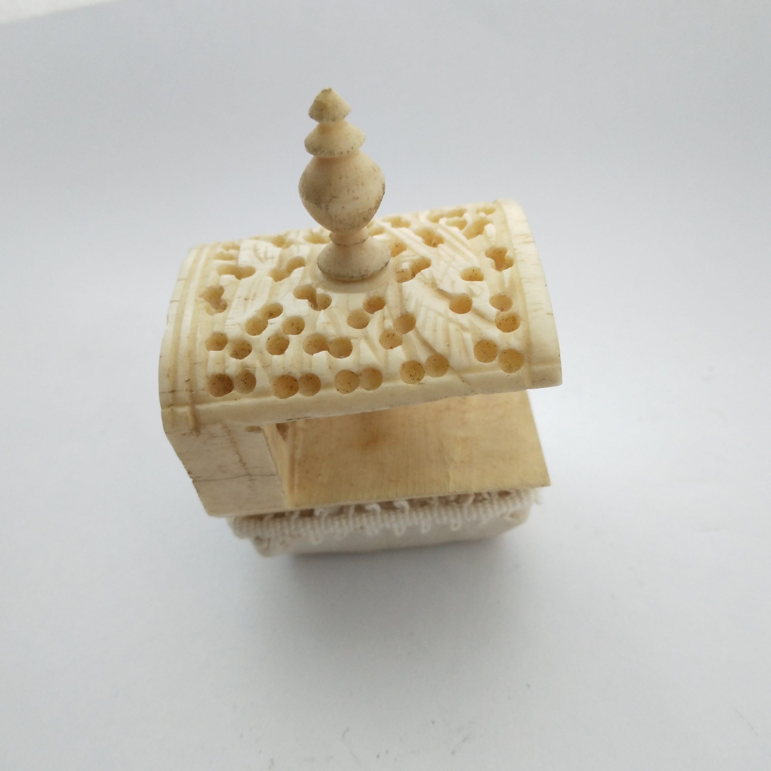 Antique bone sewing clamp - Image 3