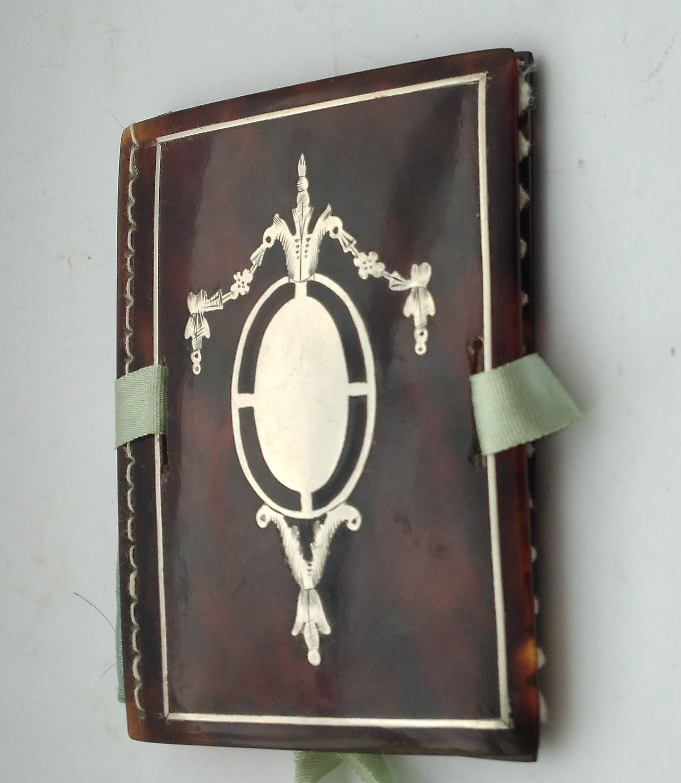 Antique tortoiseshell needle book, silver inlay - Image 3