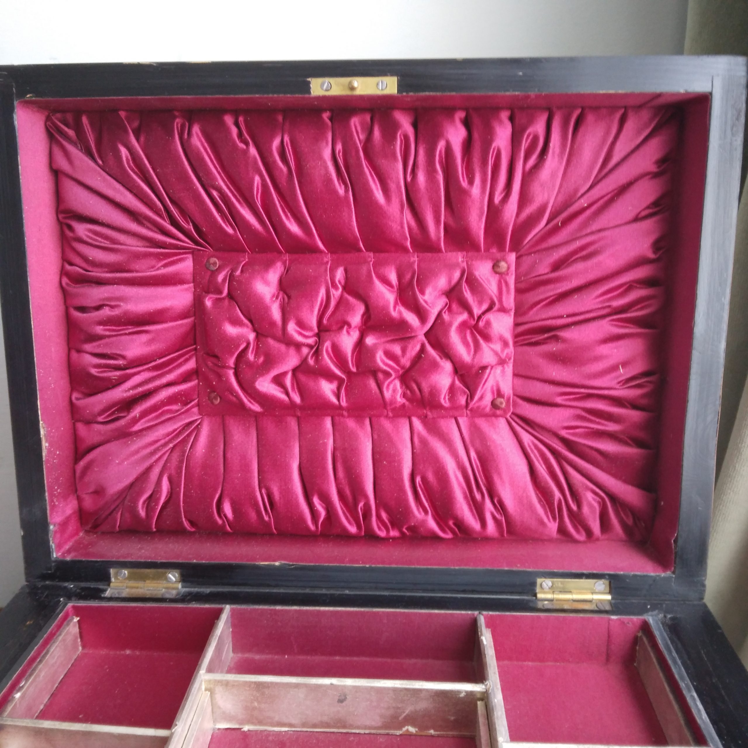 Victorian walnut sewing and jewellery box - Image 7