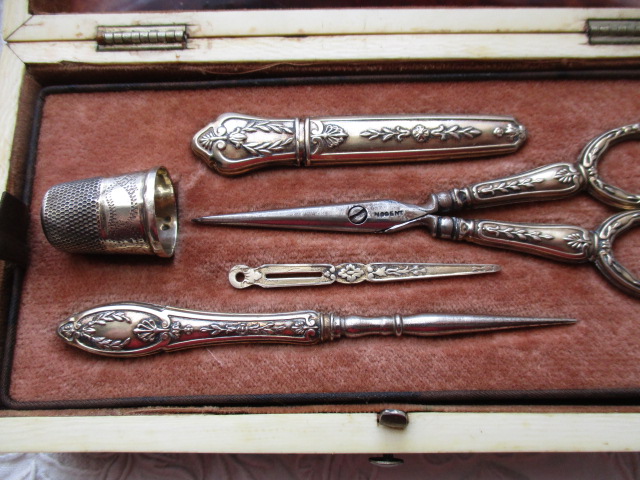 Tortoiseshell sewing box - Image 2