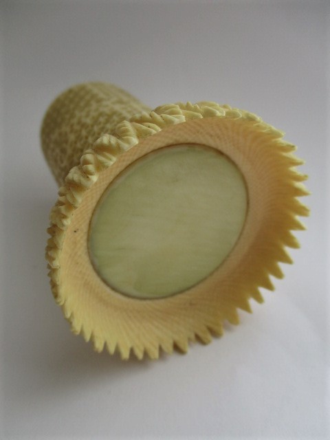 Small Chinese pierced brush pot - Image 5