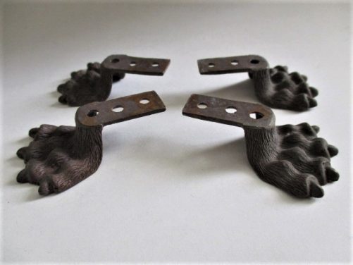 Hairy lions paw feet for boxes