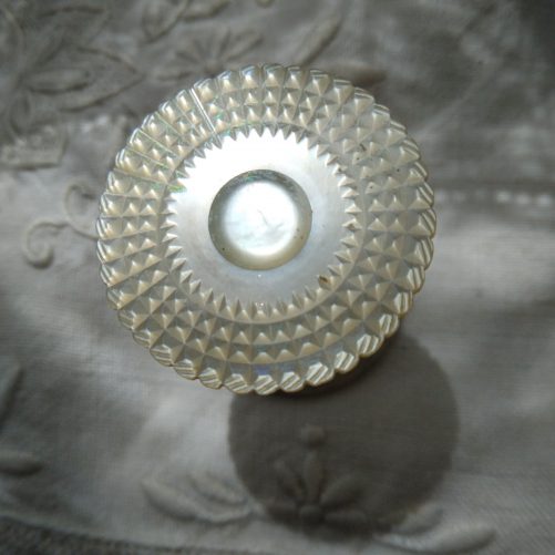 Mother of pearl thread reel, small - Image 3