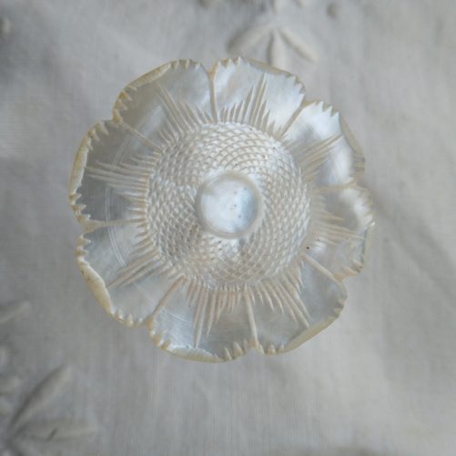 Mother of pearl thread reel, engraved flower