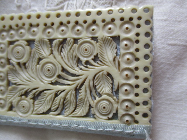 Ivory needle book, floral, pierced - Image 4