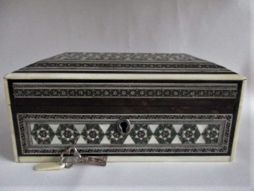 Small sadeli trinket box