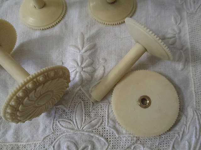 Reel holder, Victorian swirl - Image 3